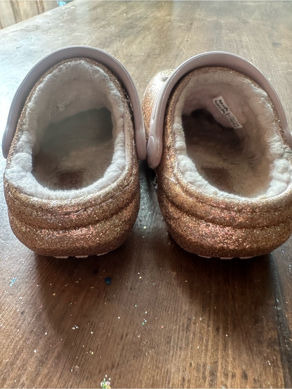 CROCS Kids Glitter Clog in Rose Gold with Plush Lining - Picture 3 of 5